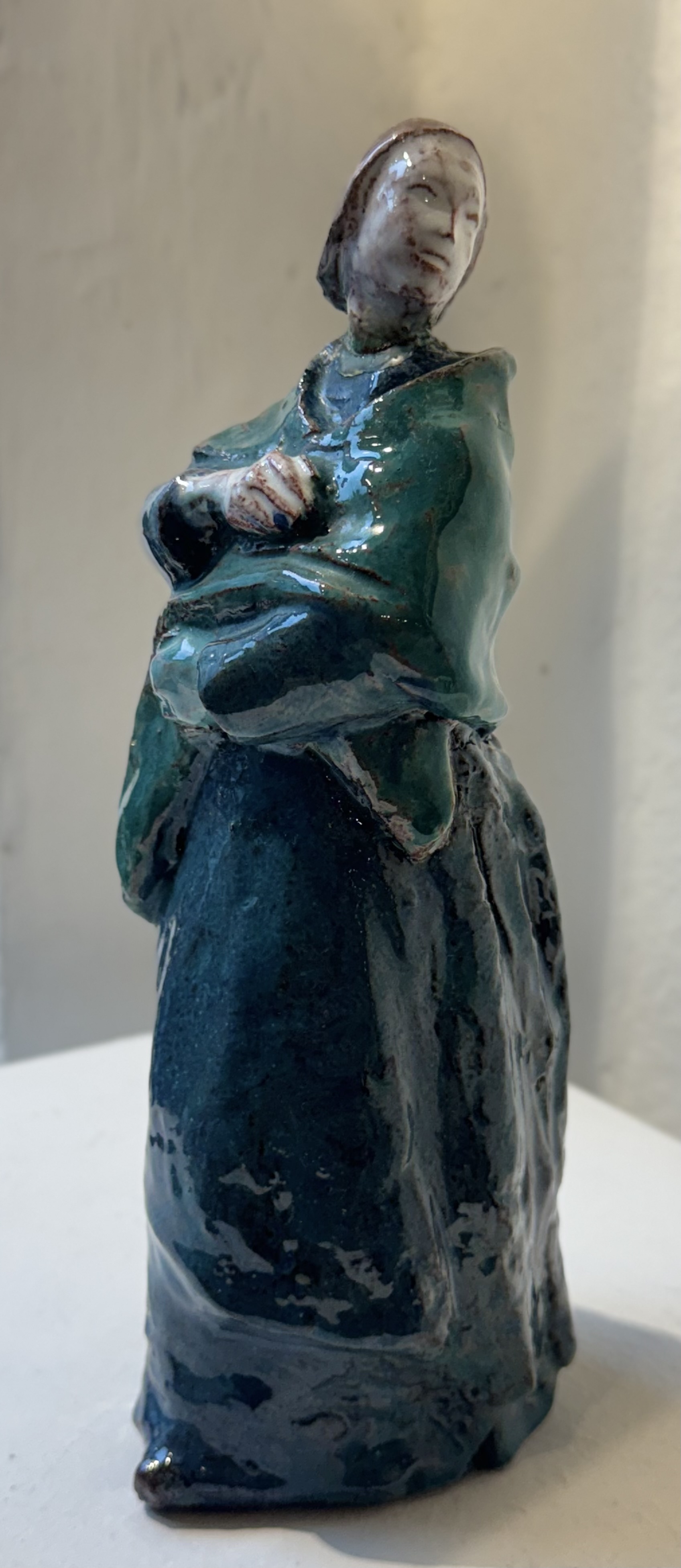 Delago Maria - Dame mit Umhang
