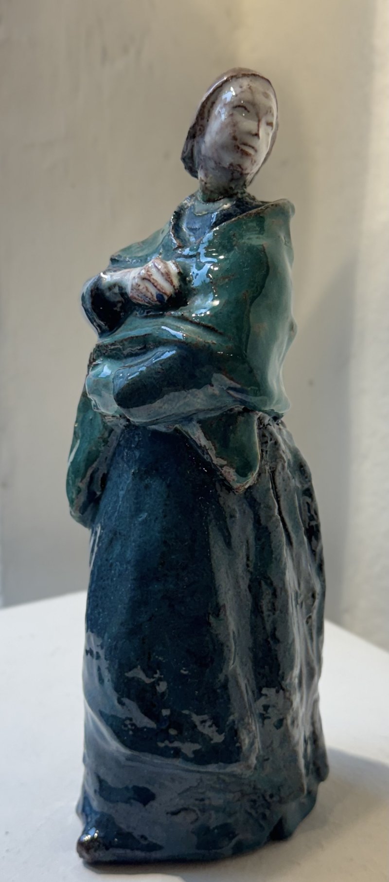 Delago Maria - Dame mit Umhang